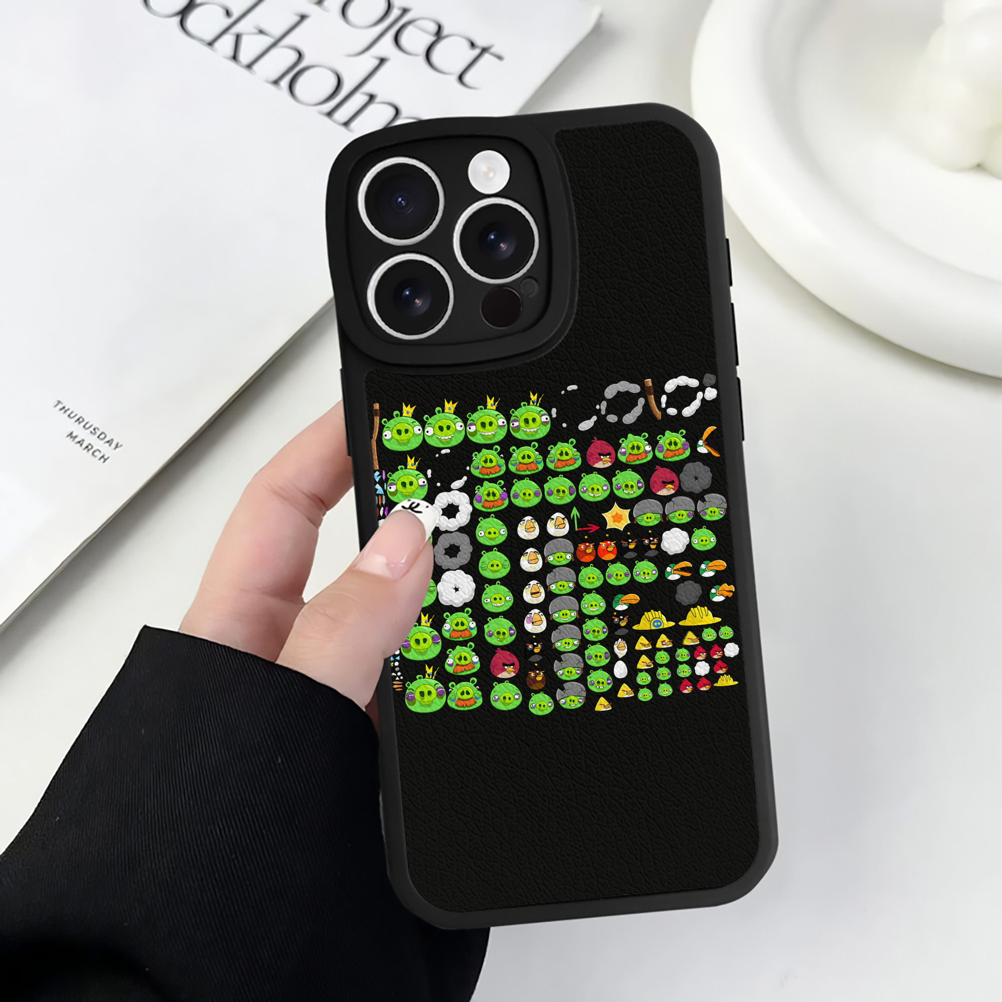 （画像用） Angry Birds アングリーバード 【iPhone 16シリーズ対応】シリコンスマホケース（レザー調） 材質：シリコン